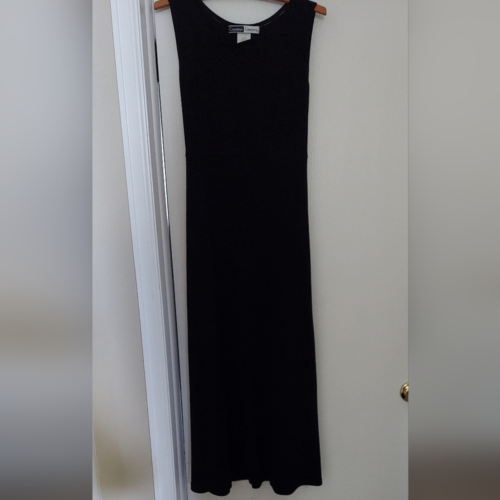 Classic Black Sleeveless Maxi Dress With Adorable Flower & Button Design Jacket